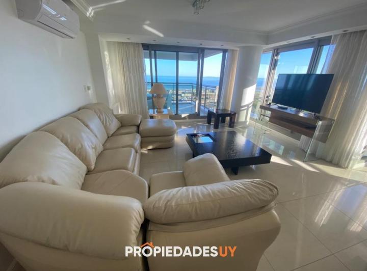 Departamento · 212m² · 4 Ambientes · 1 Cochera