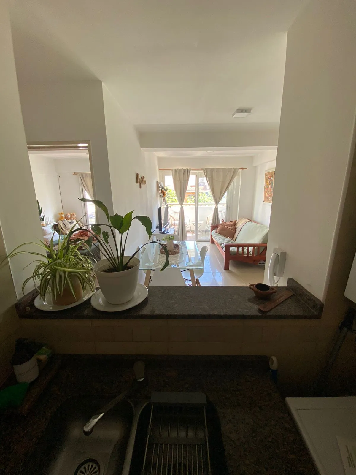 Oportunidad /externo/ sobre bedoya excelente ubicacion/ dormitorio de 4 x 4 / otro con pileta y cochera