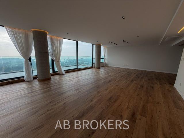 Departamento · 253m² · 5 Ambientes · 4 Cocheras