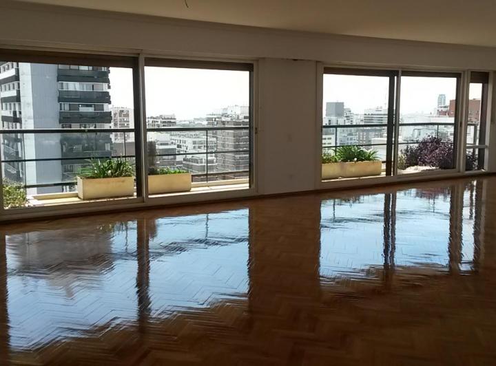 Departamento · 210m² · 6 Ambientes · 1 Cochera