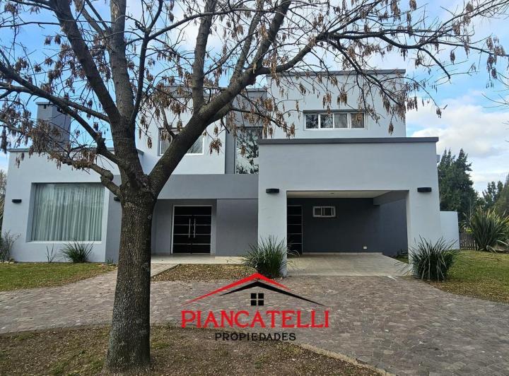 Casa · 1350m² · 6 Ambientes · 5 Cocheras
