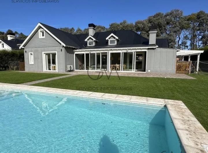 Casa · 276m² · 5 Ambientes · 2 Cocheras