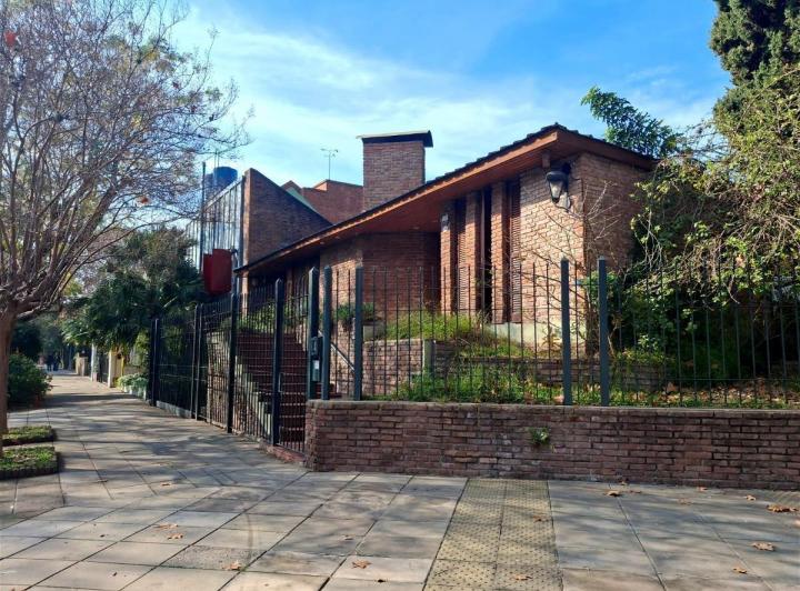 Casa · 349m² · 5 Ambientes · 2 Cocheras