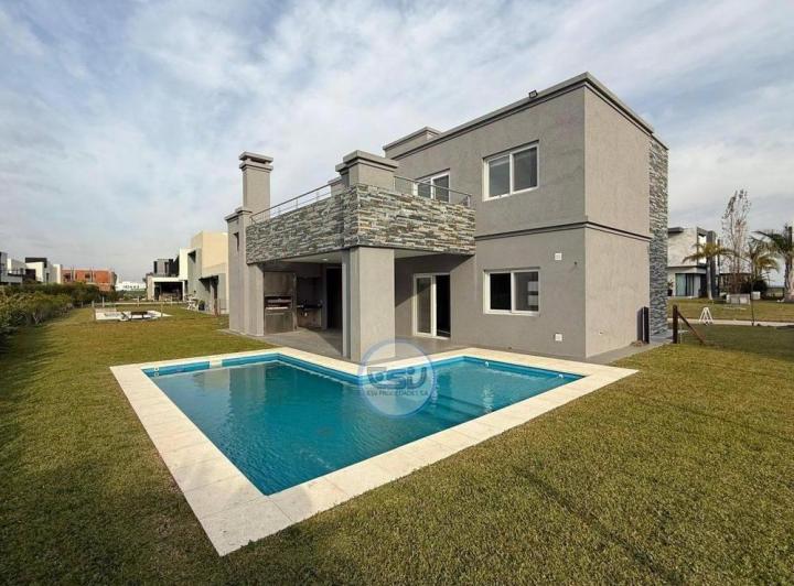 Casa · 191m² · 5 Ambientes · 2 Cocheras