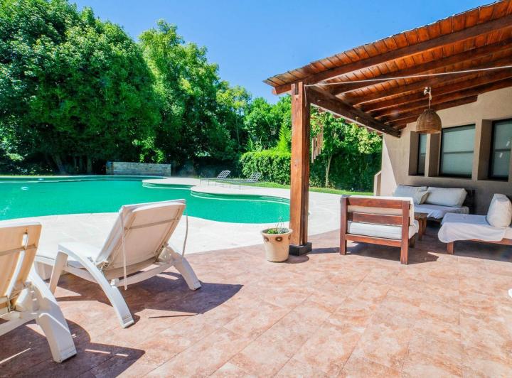 Casa · 708m² · 15 Ambientes · 7 Cocheras
