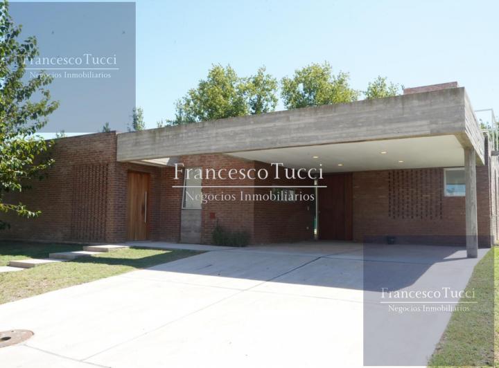 Casa · 188m² · 4 Ambientes · 4 Cocheras