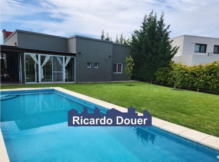 Casa · 180m² · 4 Ambientes · 1 Cochera