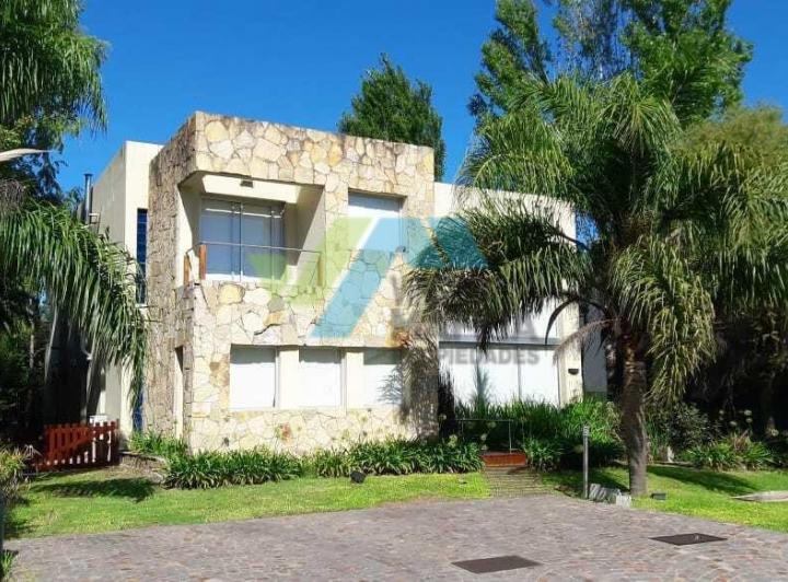 Casa · 390m² · 6 Ambientes