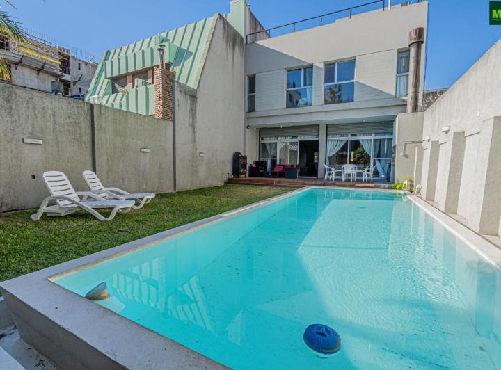 Casa · 343m² · 5 Ambientes · 2 Cocheras