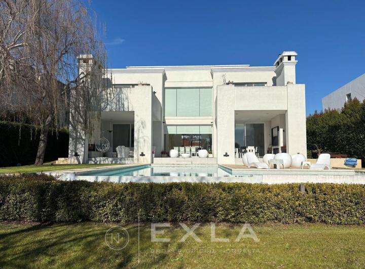 Casa · 460m² · 7 Ambientes