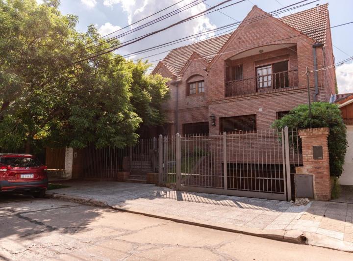 Casa · 346m² · 6 Ambientes · 3 Cocheras