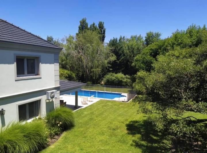 Casa · 393m² · 5 Ambientes