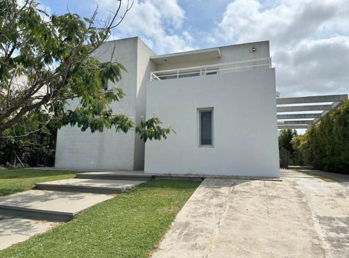 Casa · 245m²