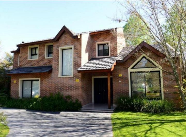 Casa · 324m² · 8 Ambientes