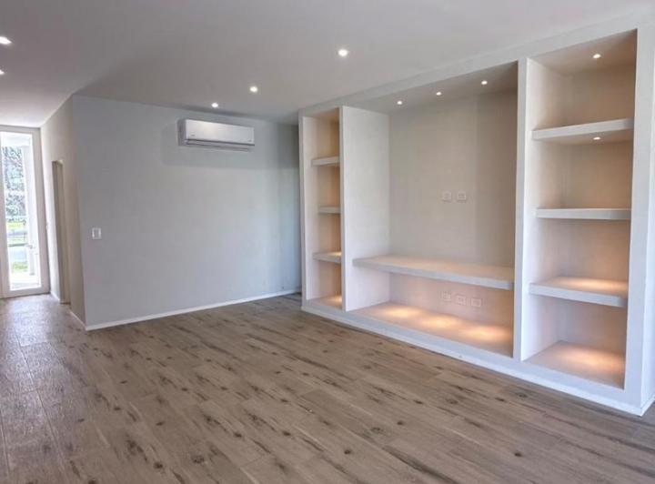 Casa · 160m² · 5 Ambientes · 4 Cocheras