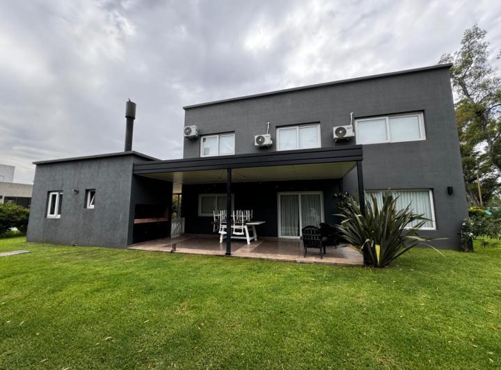 Casa · 280m² · 5 Ambientes · 5 Cocheras