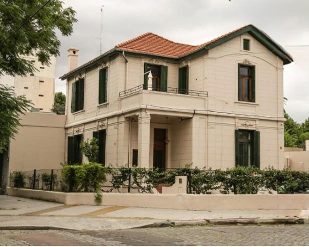 Casa · 437m² · 5 Ambientes · 4 Cocheras