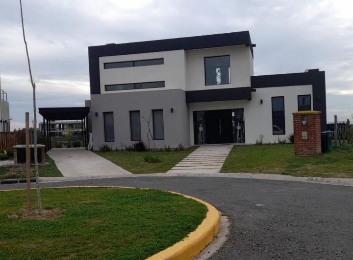 Casa · 170m² · 4 Ambientes · 1 Cochera