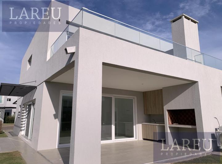 Casa · 130m² · 4 Ambientes · 1 Cochera