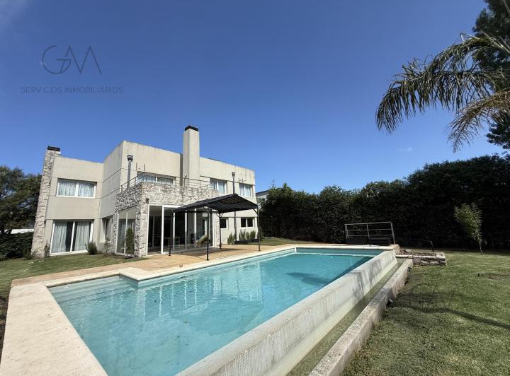 Casa · 350m² · 6 Ambientes · 2 Cocheras
