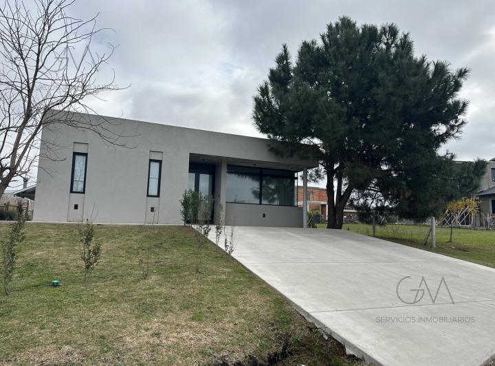 Casa · 200m² · 4 Ambientes