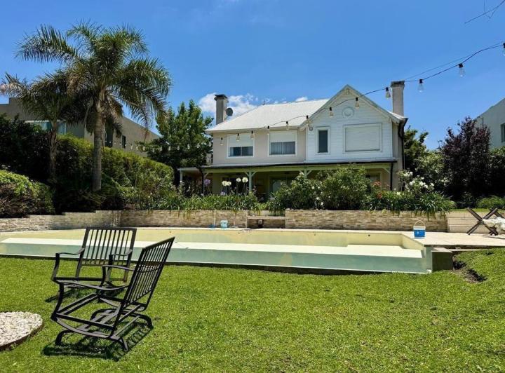 Casa · 300m² · 1 Cochera