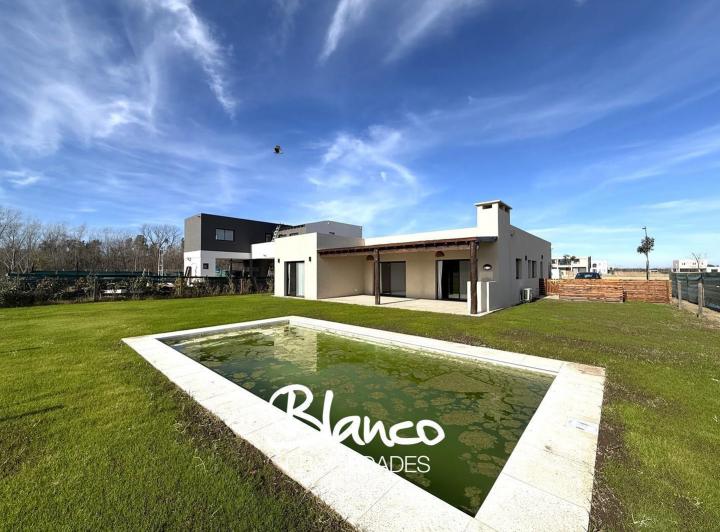 Casa · 180m² · 4 Ambientes · 1 Cochera