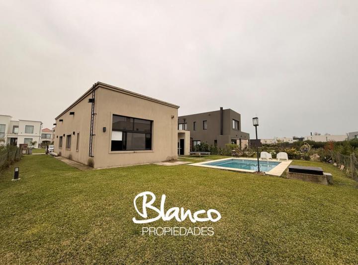 Casa · 138m² · 4 Ambientes · 1 Cochera