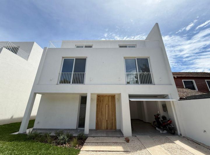 Casa · 430m² · 5 Ambientes · 1 Cochera