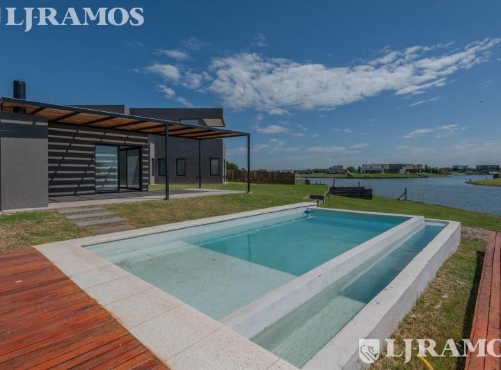Casa · 181m² · 5 Ambientes · 1 Cochera