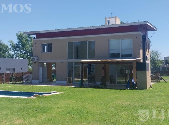 Casa · 160m² · 5 Ambientes · 2 Cocheras