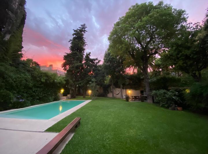 Casa · 370m² · 6 Ambientes · 2 Cocheras