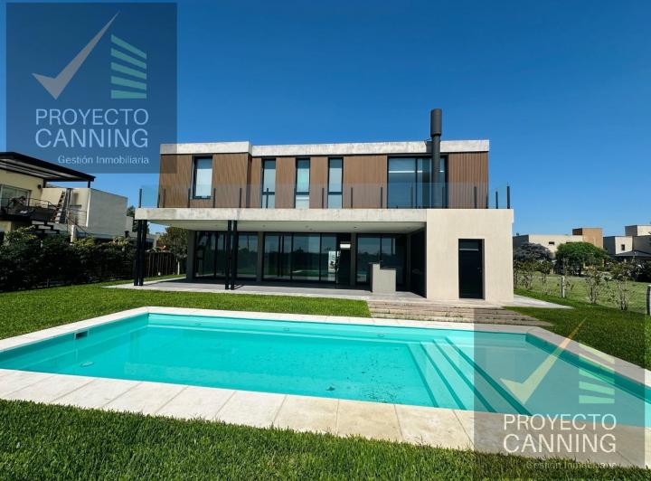 Casa · 235m² · 5 Ambientes · 2 Cocheras