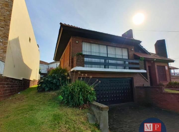 Casa · 400m² · 4 Ambientes · 1 Cochera