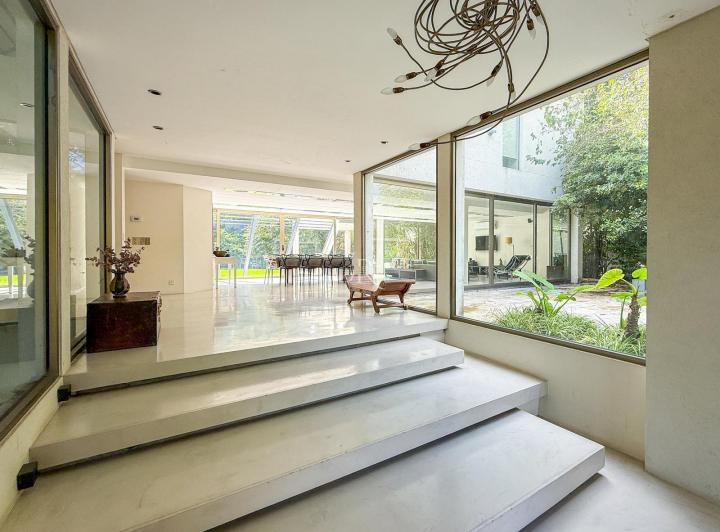Casa · 1500m² · 7 Ambientes · 2 Cocheras