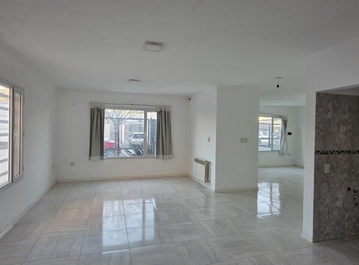 Casa · 215m² · 5 Ambientes · 3 Cocheras