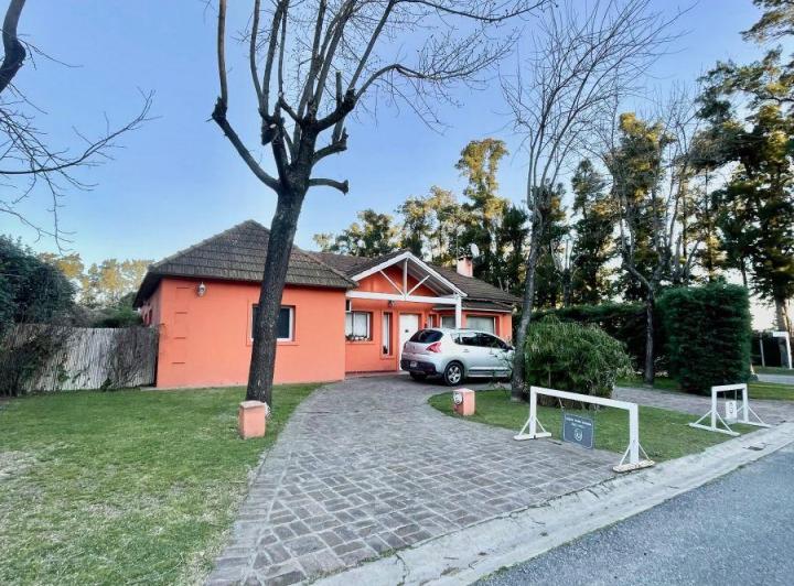 Casa · 135m² · 4 Ambientes · 1 Cochera