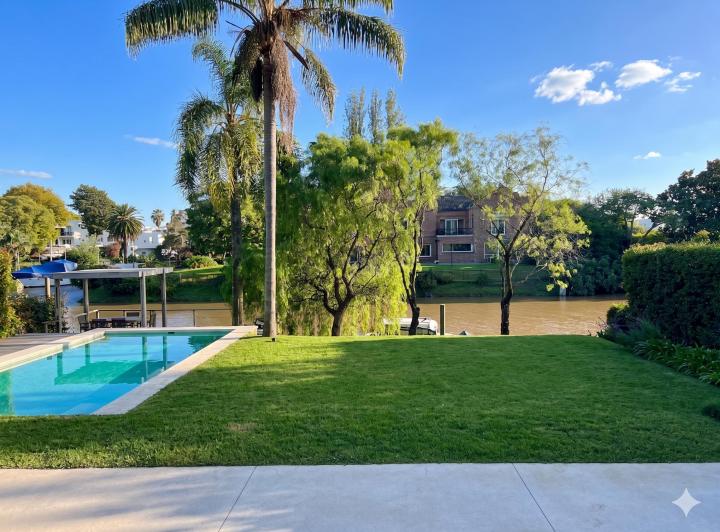 Casa · 420m² · 7 Ambientes · 2 Cocheras