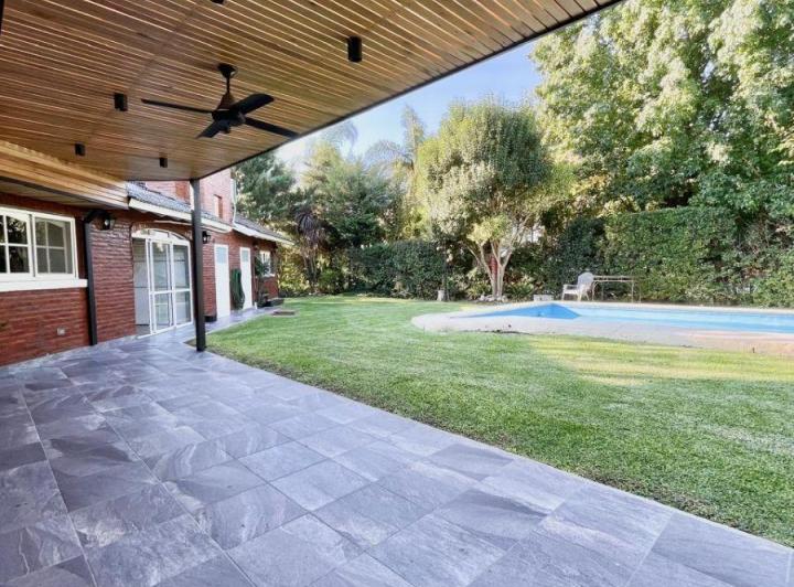 Casa · 200m² · 4 Ambientes · 1 Cochera