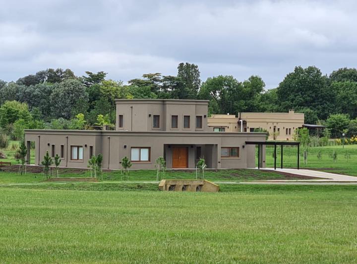 Casa · 350m² · 5 Ambientes · 2 Cocheras