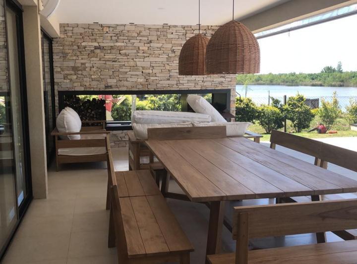 Casa · 250m² · 4 Ambientes · 4 Cocheras