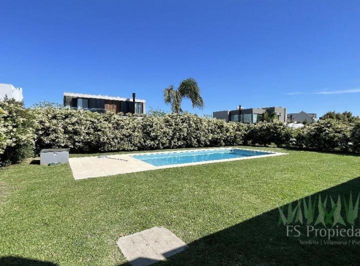 Casa · 200m² · 5 Ambientes · 2 Cocheras