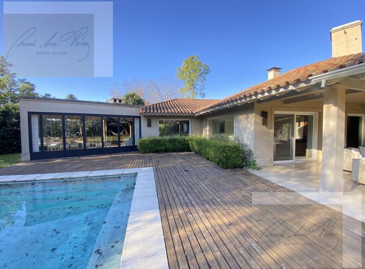 Casa · 429m² · 6 Ambientes · 3 Cocheras