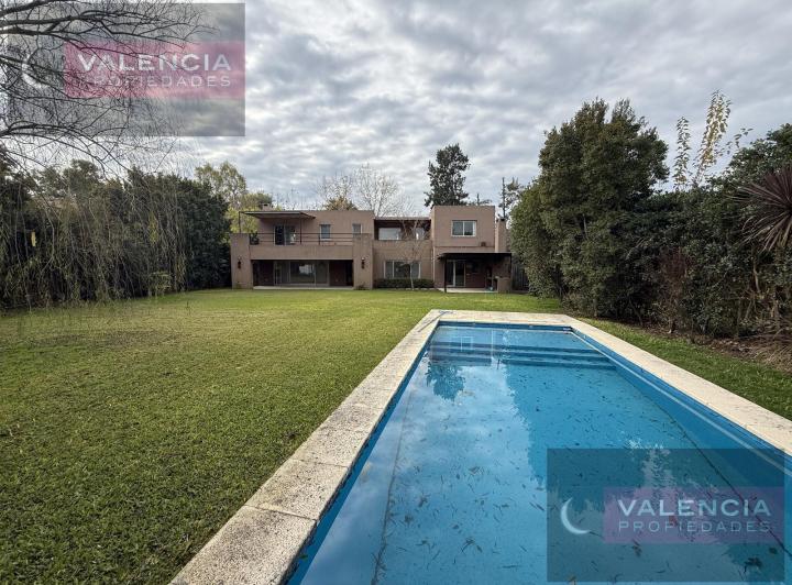 Casa · 300m² · 6 Ambientes