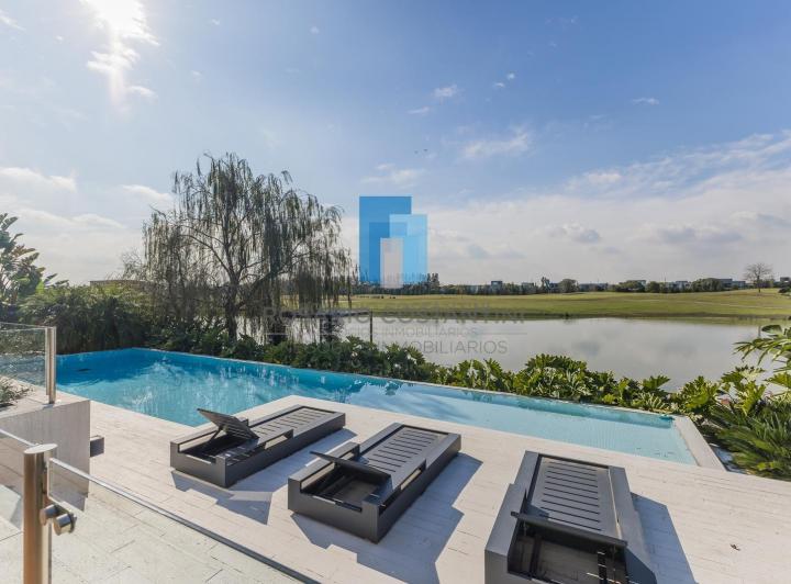 Casa · 649m² · 10 Ambientes · 2 Cocheras