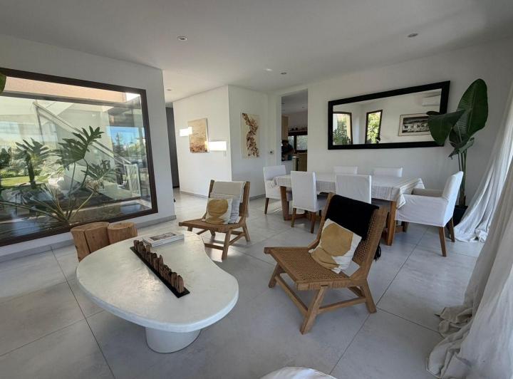 Casa · 224m² · 6 Ambientes · 1 Cochera