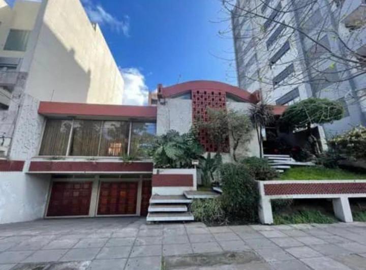 Casa · 275m² · 5 Ambientes · 2 Cocheras