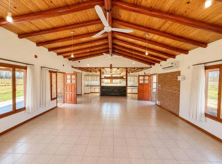 Casa · 160m² · 5 Ambientes · 2 Cocheras