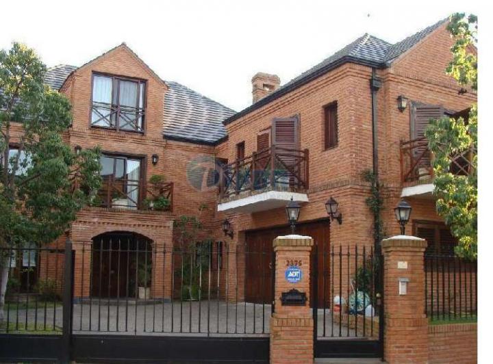 Casa · 640m² · 6 Ambientes · 2 Cocheras