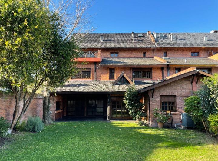 Casa · 400m² · 5 Ambientes · 2 Cocheras